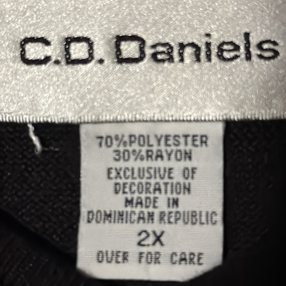 C.D. Daniel’s black & white C.D.Daniels V neck sweater. Size 2X - Picture 6 of 7